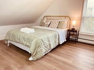 19 Malden 3Br Apt on 2F with WIFi and Free parking with Windows AC - Malden - 8