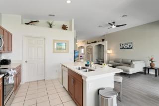 Four Bedrooms, 3 Baths, No Rear Neighbors - Kissimmee - 2