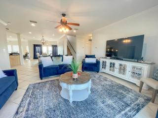 021 Petite Dauphine - 1