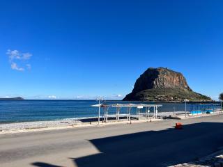Seafront Luxury Suite with Jacuzzi & Sauna - Monemvasia - 5