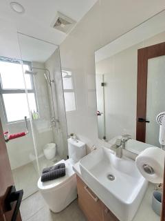1 Bedroom Mandaluyong Condo - Manila - 5