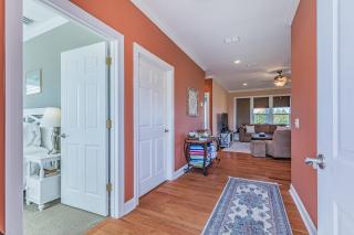 New Listing! 4BR on Harbor Island - 1