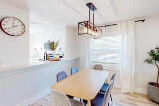 Bay Acres Bungalow - B - 8
