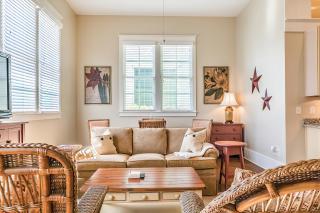 New Listing! Habersham Flat - Sleeps 4 Walking Distance to Pool and Market St - Beaufort - 9