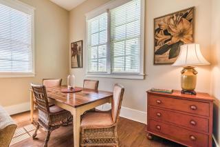 New Listing! Habersham Flat - Sleeps 4 Walking Distance to Pool and Market St - 4