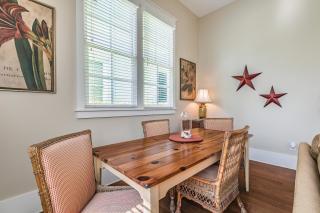 New Listing! Habersham Flat - Sleeps 4 Walking Distance to Pool and Market St - Beaufort - 3