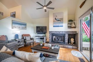 New Listing! Water Views with Short Walk to Dataw Clubhouse and Pool - Sleeps 6 - Dataw Island - 9