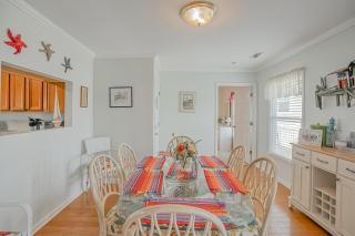 Four-Bedroom House with Great View! Pool Across the Street! Hunting Island Pass! - - 7