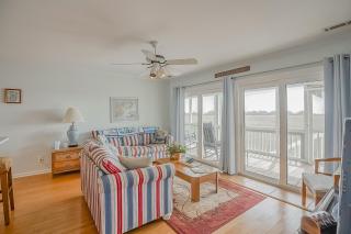 Four-Bedroom House with Great View! Pool Across the Street! Hunting Island Pass! - - 5
