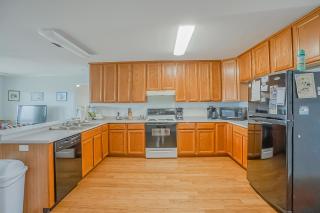 Four-Bedroom House with Great View! Pool Across the Street! Hunting Island Pass! - 1