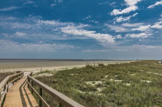 Harbor Island Family Beach Getaway - Golf Cart Included Short walk to Beach and Pool - - 9