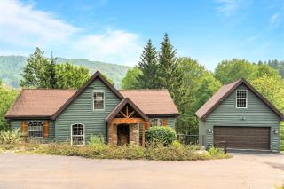 Gorgeous 5 Bdr with Hot Tub - Walk to Holi-Mont! - Ellicottville - 0