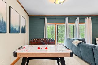 Gorgeous 5 Bdr with Hot Tub - Walk to Holi-Mont! - Ellicottville - 5