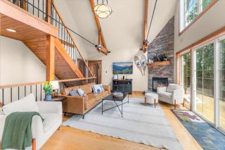 Gorgeous 5 Bdr with Hot Tub - Walk to Holi-Mont! - Ellicottville - 2