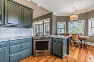 New Listing! - 3br/2ba on Harbor Island - - 9