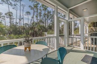 New Listing! - 3br/2ba on Harbor Island - - 6