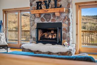 New & Stunning Chalet! Reno'd, Hot-Tub, Barrel Sauna, Slope Views, Fire Pit - Ellicottville - 6
