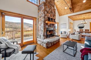 New & Stunning Chalet! Reno'd, Hot-Tub, Barrel Sauna, Slope Views, Fire Pit - Ellicottville - 3