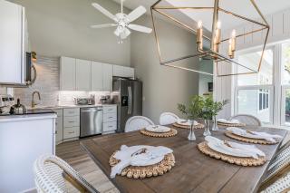 NEWLY Renovated Short Walk to Beach and Beach Club - Sleeps 12 - Fripp Island - 6