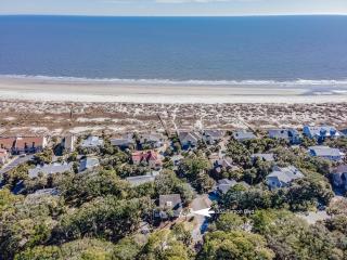 NEWLY Renovated Short Walk to Beach and Beach Club - Sleeps 12 - Fripp Island - 4