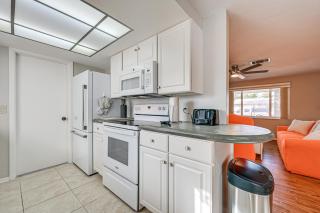 Stylish Port Richey Home about 8 Mi to Beach Park! - Port Richey - 2