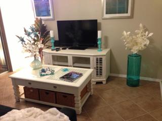 Elegant 1 Bedroom Condo With Swimming Pool Gym Access All Included In Convenient Fort Myers Location Near Golf Courses and Sanibel Island - 1