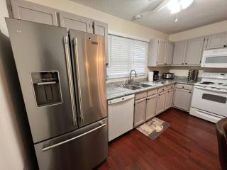 Cheerful 3 Bedroom/3 Bath Home near RDU Airport - Raleigh - 1
