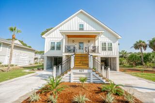 NEW LISTING Six Bedrooms - Private Dock - Steps to the Beach - Sleeps 14 - 0