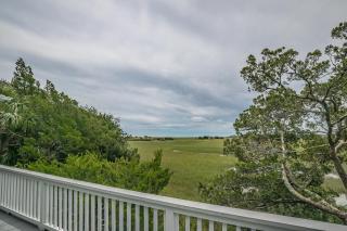 Coastal Harbor Island Getaway < 1/2 Mile to Beach - - 0