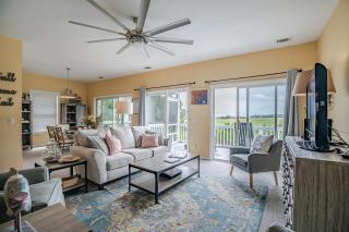 Coastal Harbor Island Getaway < 1/2 Mile to Beach - - 3