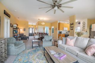 Coastal Harbor Island Getaway < 1/2 Mile to Beach - - 2