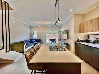 Villa in the Heart of Sandton - 5