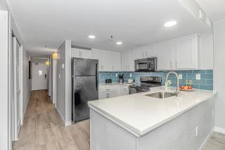 Stunning Oceanfront 2 Bedroom Suite- Sailfish Resort 1111 - Myrtle Beach - 4