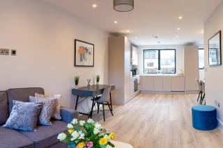 Hendon Luxury Home 2 - 8