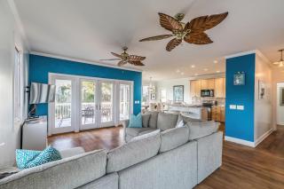 Beach Access - Golf Cart Included - Views of the Marsh and Harbor River - Sleeps 10 - - 4