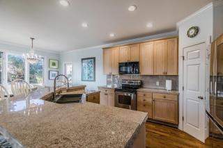 Beach Access - Golf Cart Included - Views of the Marsh and Harbor River - Sleeps 10 - - 2