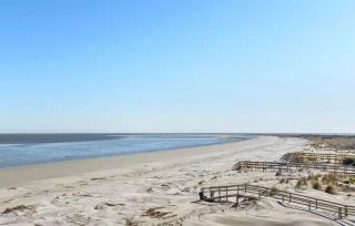 Panoramic Marsh and Ocean Views. Steps to Beach and Pool. - - 7