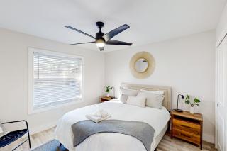Bay Acres Bungalow - Osprey - 1