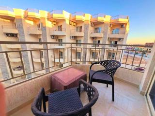 Beach Front Apartment in Hurghada La Quinta Beach Compound - Ismailia - 4