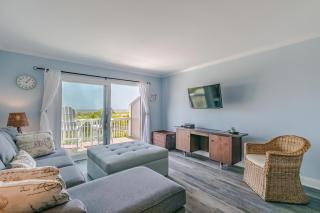 Ocean Front D-Building - POOL ACCESS AND OCEAN VIEWS!!! - - 8