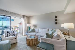 NEW LISTING - Renovated Ocean Front Harbor Island Villa - 0