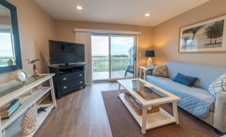 Ocean Front - Two Bedroom Villa in the D Building - New Decks! - - 9