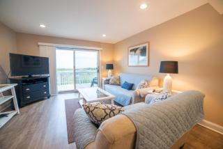 Ocean Front - Two Bedroom Villa in the D Building - New Decks! - - 5