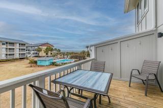 New Listing - Overlooking the Pool with Beach Views -  - 8