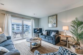 New Listing - Overlooking the Pool with Beach Views -  - 4