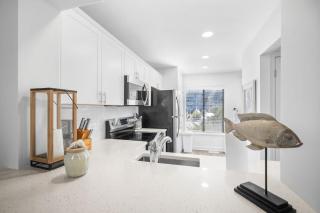 Newly Listed - One bedroom condo on Harbor Island - - 8