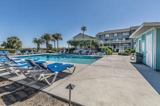 First Floor Condo - Walking distance to beach and pools! - - 7