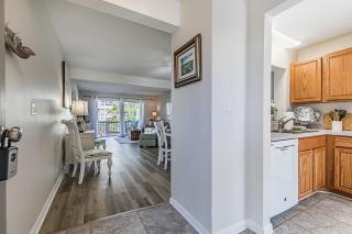 First Floor Condo - Walking distance to beach and pools! - - 6