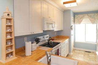 NEW LISTING Ocean Front 1 Bedroom - New Decks and Pool Access - - 8