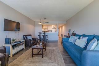 Pool and Ocean Views - First Floor Villa on Harbor Island - 7